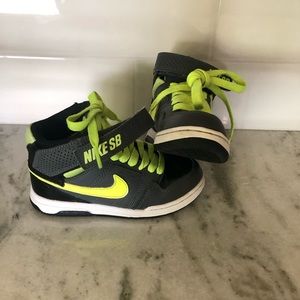 Nike boys size 10.5 shoes